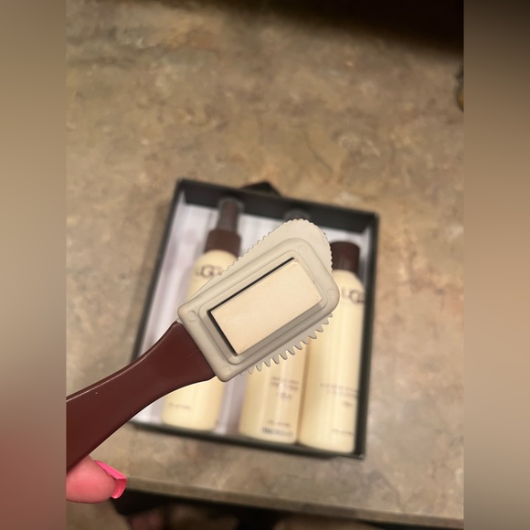 UGG - SHEEPSKIN CARE KIT - BOOT CLEANING & PROTECTION KIT !! NEW IN BOX ! - Picture 4 of 7